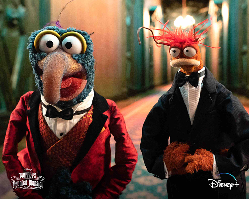 First Look at Muppets Haunted Mansion, Kermit & Piggy’s Twinning Costumes